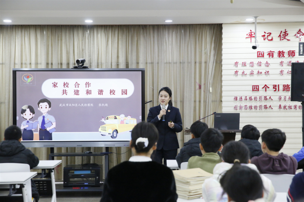 “未”护成长｜“宪”在出发！汉阳检察法治宣讲进校园