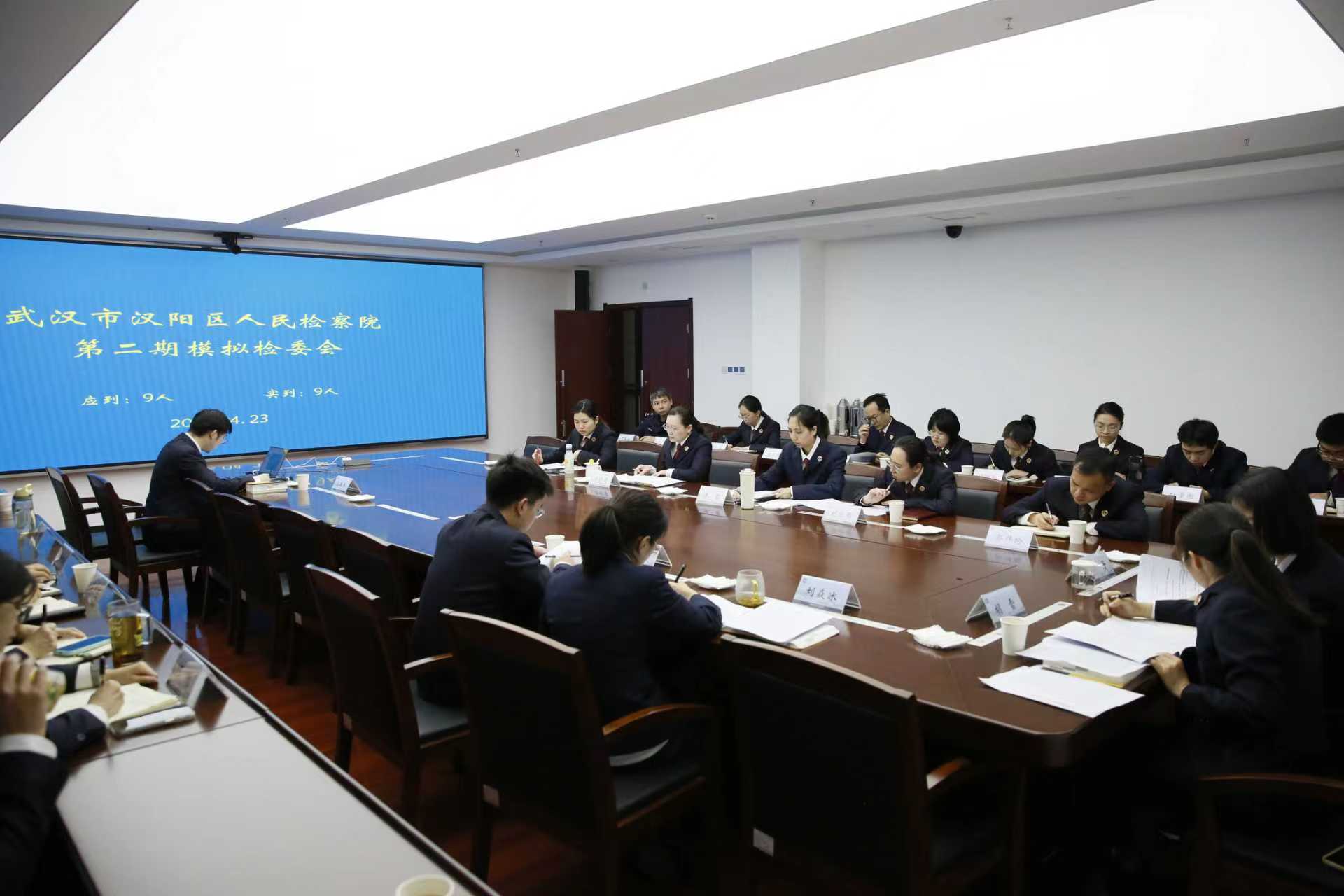 模拟检委会现场，青年干警开启“头脑风暴”模式